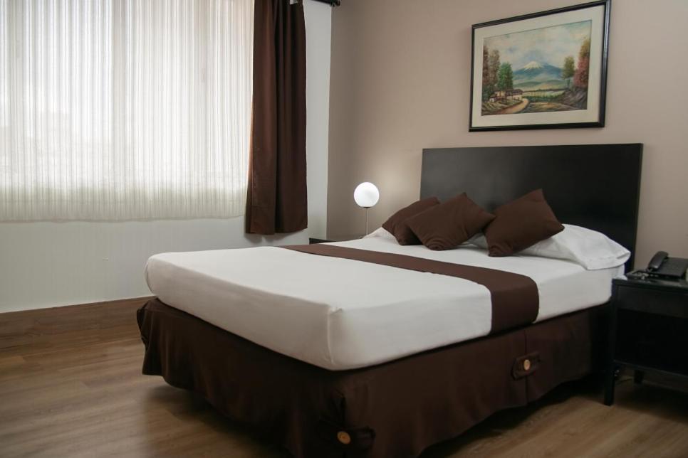 Hotel Americana Cali Esterno foto