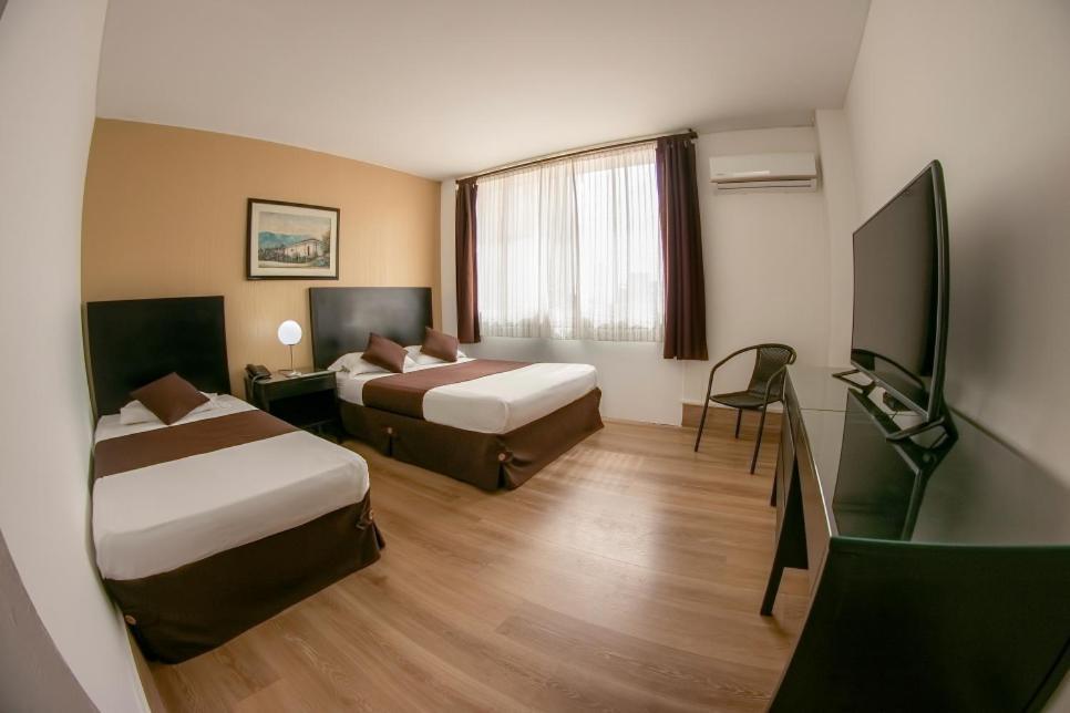 Hotel Americana Cali Esterno foto